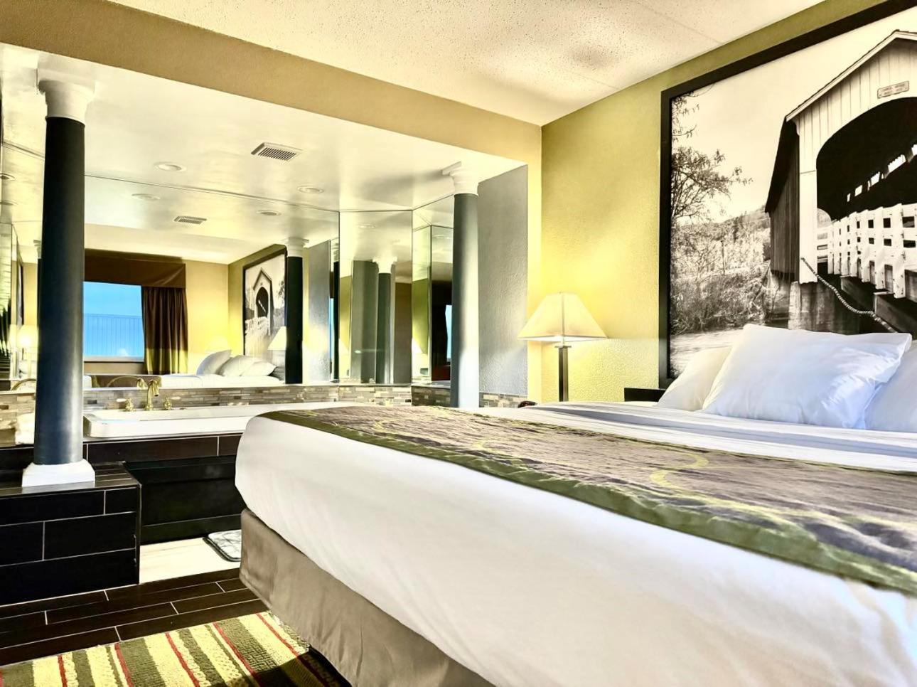 Super 8 By Wyndham Frederick Hotel Bagian luar foto