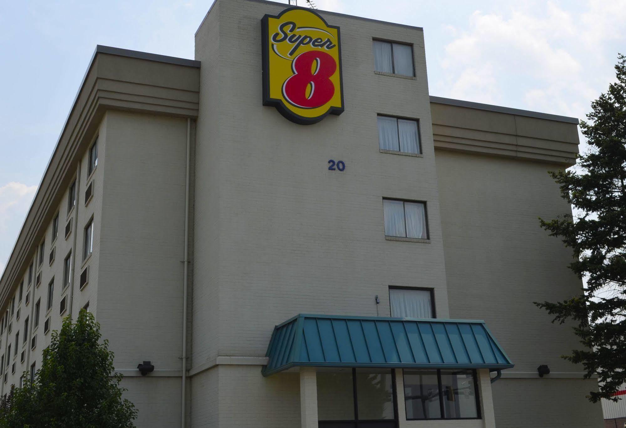 Super 8 By Wyndham Frederick Hotel Bagian luar foto